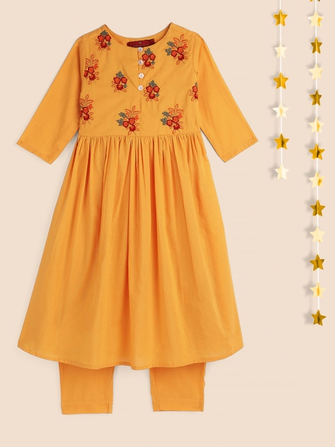 House of Pataudi Girls Mustard Yellow Floral Embroidered Pure Cotton Rozana Kurta Set
House of Pataudi Girls Mustard Yellow Floral Embroidered Pure Cotton Rozana Kurta Set