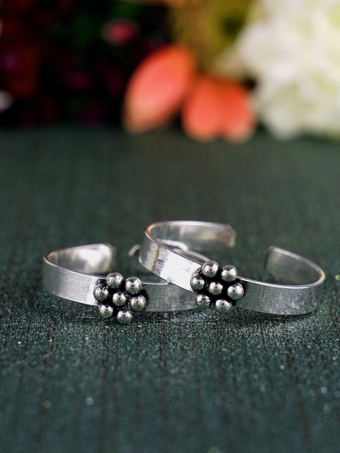 FIROZA Women Set of 2 Oxidised Silver-Toned Floral Patterned Toe Thumb Adjustable Rings
FIROZA Women Set of 2 Oxidised Silver-Toned Floral Patterned Toe Thumb Adjustable Rings