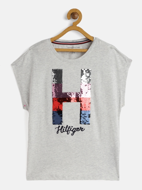 Tommy Hilfiger Grey Brand Logo Flip Sequin KG SS CAROL FASHION Pure Cotton Regular Top
Tommy Hilfiger Grey Brand Logo Flip Sequin KG SS CAROL FASHION Pure Cotton Regular Top