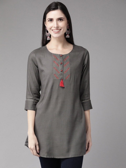 Cayman Women Charcoal Grey Pure Cotton Yoke Design Thread Work Straight Kurta
Cayman Women Charcoal Grey Pure Cotton Yoke Design Thread Work Straight Kurta