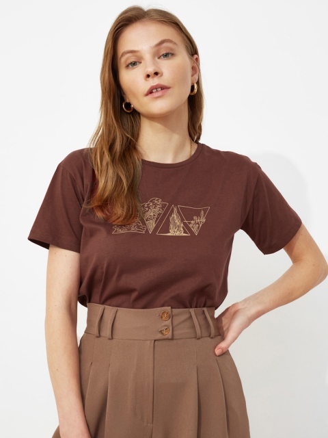 TRENDYOL COLLECTION Women Burgundy & Beige Geometric Printed Round Neck Cotton T-shirt
TRENDYOL COLLECTION Women Burgundy & Beige Geometric Printed Round Neck Cotton T-shirt