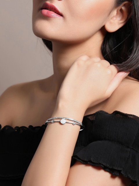 TOKYO TALKIES X rubans FASHION ACCESSORIES Silver-Plated Zircon Bangle-Style Bracelet
TOKYO TALKIES X rubans FASHION ACCESSORIES Silver-Plated Zircon Bangle-Style Bracelet