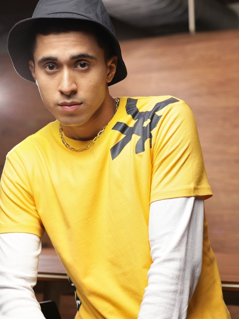 United Colors of Benetton Men Yellow Navy Blue Brand Logo Printed Pure Cotton T-shirt
United Colors of Benetton Men Yellow Navy Blue Brand Logo Printed Pure Cotton T-shirt