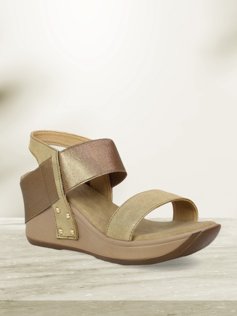 Inc 5 Women Gold-Toned Solid Wedges