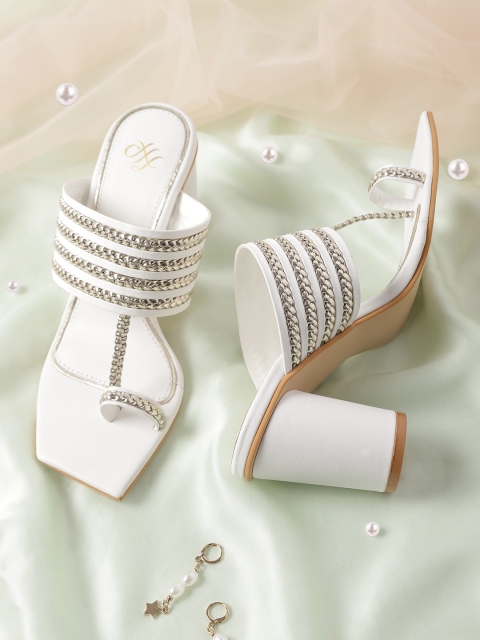 House of Pataudi White & Gold-Toned Braided Ethnic Handcrafted One Toe Block Heels
House of Pataudi White & Gold-Toned Braided Ethnic Handcrafted One Toe Block Heels