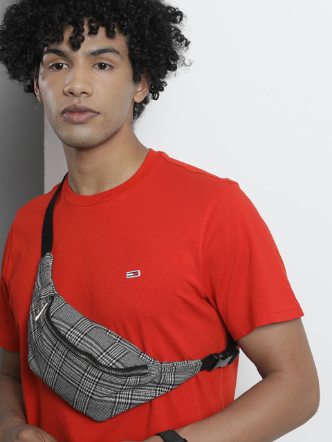 Tommy Hilfiger Men Red Solid Organic Cotton T-shirt 
Tommy Hilfiger Men Red Solid Organic Cotton T-shirt