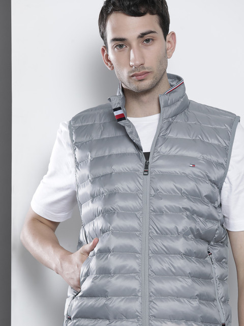 Tommy Hilfiger Men Grey Solid Lightweight PACKABLE CIRCULAR Sleeveless Puffer Jacket
Tommy Hilfiger Men Grey Solid Lightweight PACKABLE CIRCULAR Sleeveless Puffer Jacket