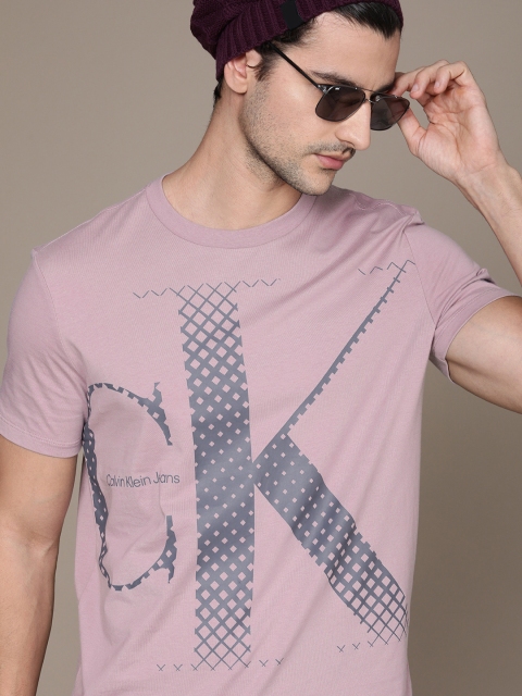 Calvin Klein Jeans Men Sea Fog Solid Pure Cotton T-shirt With Grey Logo Typography, Lavender
Calvin Klein Jeans Men Sea Fog Solid Pure Cotton T-shirt With Grey Logo Typography, Lavender