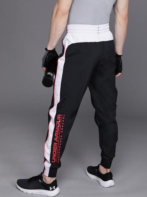 UNDER ARMOUR Men Black Brand Logo Loose Woven Training Joggers With Side Stripes
UNDER ARMOUR Men Black Brand Logo Loose Woven Training Joggers With Side Stripes