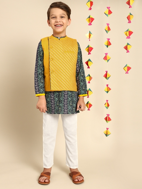 House of Pataudi Boys Navy Blue & White Ethnic Motifs Print Pure Cotton Kurta with Pyjamas
House of Pataudi Boys Navy Blue & White Ethnic Motifs Print Pure Cotton Kurta with Pyjamas