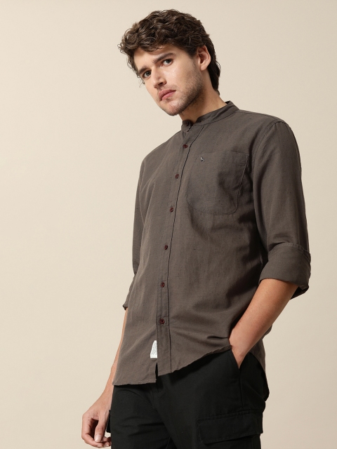 Mr Bowerbird Men Coffee Brown Solid Tailored Fit Cotton Linen Casual Shirt with Notepad
Mr Bowerbird Men Coffee Brown Solid Tailored Fit Cotton Linen Casual Shirt with Notepad