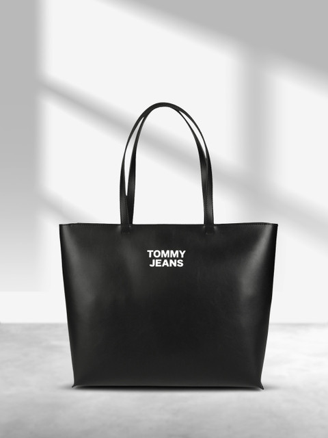 Tommy Hilfiger Black Solid Structured Shoulder Bag 
Tommy Hilfiger Black Solid Structured Shoulder Bag