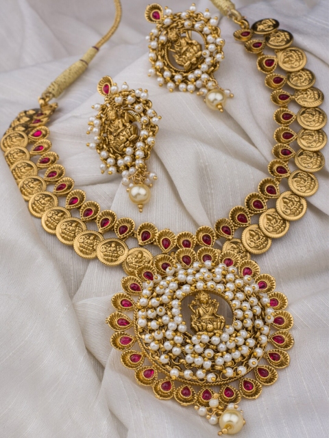 Alankruthi Gold-Plated Magenta Pink & White Stone-Studded Pearl Beaded Temple Jewellery Set
Alankruthi Gold-Plated Magenta Pink & White Stone-Studded Pearl Beaded Temple Jewellery Set