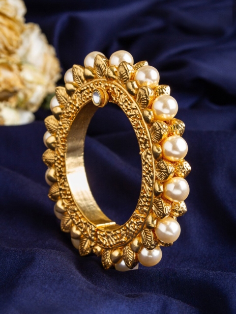 Alankruthi Women Gold-Toned & Cream-Coloured Pearls Temple Brass-Plated Kada Bracelet
Alankruthi Women Gold-Toned & Cream-Coloured Pearls Temple Brass-Plated Kada Bracelet