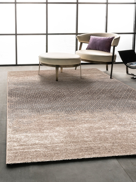 DDecor Grey & Brown Solid Medium Carpet