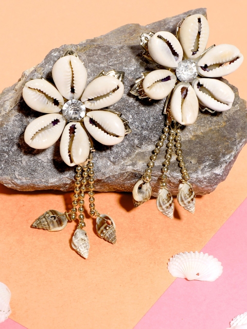 Blueberry Off-White Gold-Plated Handcrafted Shells Stone-Studded Floral Drop Earrings
Blueberry Off-White Gold-Plated Handcrafted Shells Stone-Studded Floral Drop Earrings