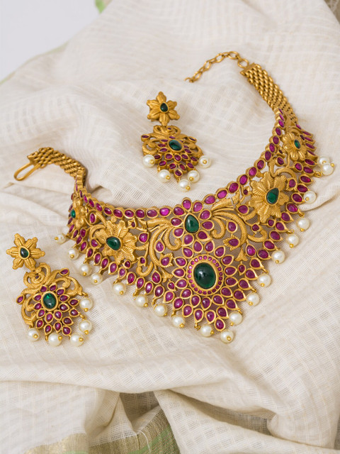 Alankruthi Gold-Plated Magenta Pink & Green Stone-Studded Pearl Beaded Temple Jewellery Set
Alankruthi Gold-Plated Magenta Pink & Green Stone-Studded Pearl Beaded Temple Jewellery Set