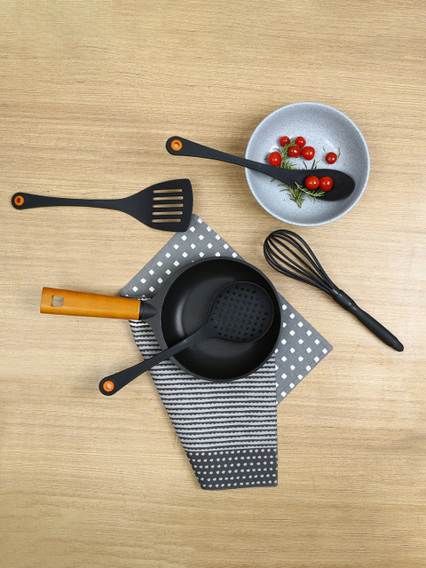 HomeTown Black Nylon Turner
HomeTown Black Nylon Turner