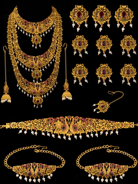 Alankruthi Gold-Plated Pink & Green Stone-Studded Beaded Temple Bridal Jewellery Set
Alankruthi Gold-Plated Pink & Green Stone-Studded Beaded Temple Bridal Jewellery Set