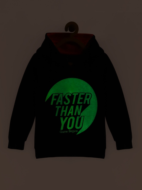 GAME BEGINS Boys Maroon & White Glow in The Dark Printed Hooded Cotton Sweatshirt
GAME BEGINS Boys Maroon & White Glow in The Dark Printed Hooded Cotton Sweatshirt