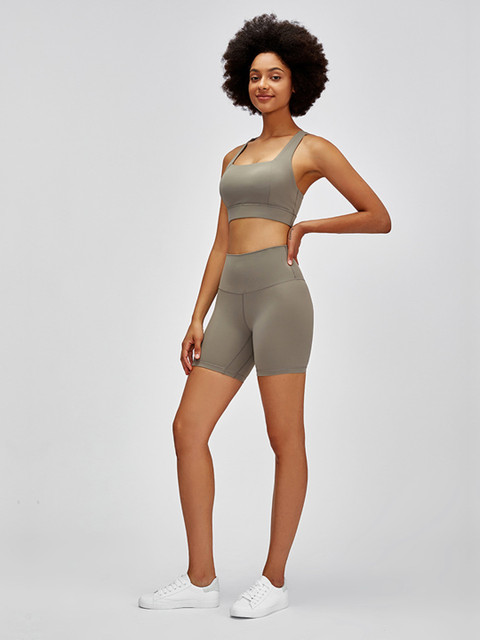 URBANIC Women Taupe Slim Fit High-Rise Gym Shorts 
URBANIC Women Taupe Slim Fit High-Rise Gym Shorts