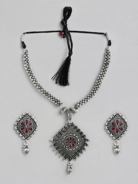 Kord Store Oxidised Silver-Toned & Magenta Stone-Studded Beaded Jewellery Set
Kord Store Oxidised Silver-Toned & Magenta Stone-Studded Beaded Jewellery Set