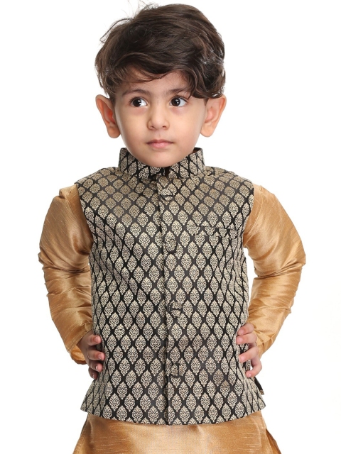 VASTRAMAY SISHU Boys Black & Beige Banarasi Brocade Woven Design Jacquard Nehru Jacket
VASTRAMAY SISHU Boys Black & Beige Banarasi Brocade Woven Design Jacquard Nehru Jacket