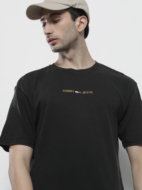 Tommy Hilfiger Men Black Brand Logo Printed Drop-Shoulder Sleeves Pure Cotton T-shirt
Tommy Hilfiger Men Black Brand Logo Printed Drop-Shoulder Sleeves Pure Cotton T-shirt