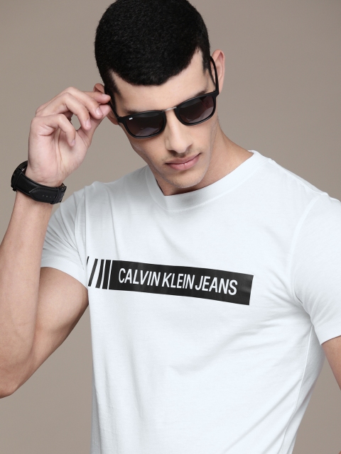 Calvin Klein Jeans Men White Logo Box Printed Regular Fit Pure Cotton Casual Pure Cotton T-shirt
Calvin Klein Jeans Men White Logo Box Printed Regular Fit Pure Cotton Casual Pure Cotton T-shirt