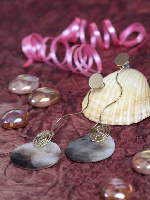 DIVA WALK Gold-Plated Gold-Toned Quirky Drop Earrings