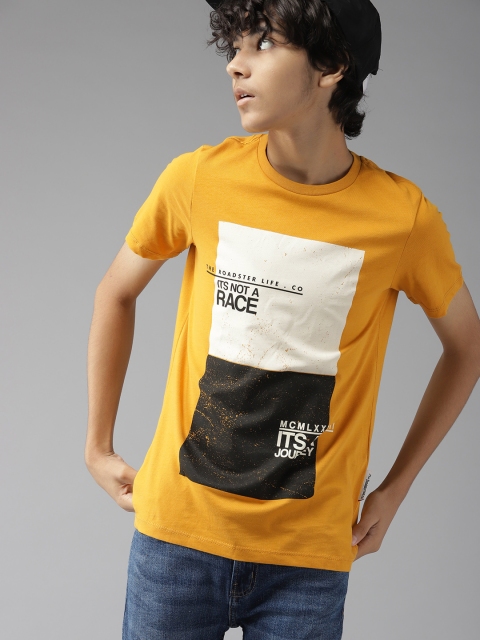 UTH by Roadster Boys Mustard Yellow & Off White Pure Cotton Typography Printed T-shirt
UTH by Roadster Boys Mustard Yellow & Off White Pure Cotton Typography Printed T-shirt