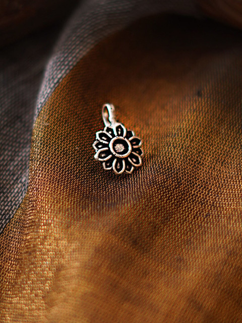 TEEJH Oxidised Silver-Plated Stone-Studded Nosepin 
TEEJH Oxidised Silver-Plated Stone-Studded Nosepin