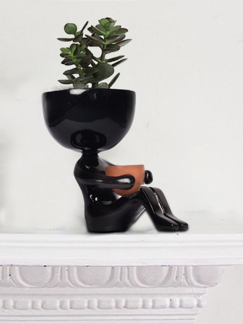 THE ARTMENT Black Minimalist Yoga Desk Planter