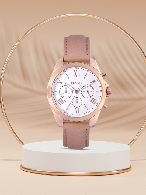 Fossil Women White Dial & Brown Leather Straps Modern Courier Analogue Watch BQ1751
Fossil Women White Dial & Brown Leather Straps Modern Courier Analogue Watch BQ1751