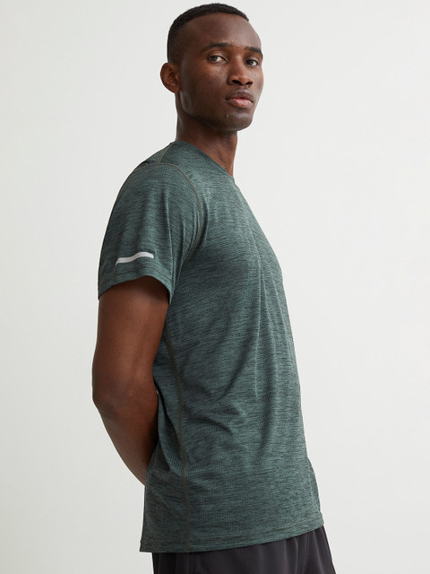 H&M Men Green Solid Rapid-Dry Regular Fit Running Top 
H&M Men Green Solid Rapid-Dry Regular Fit Running Top