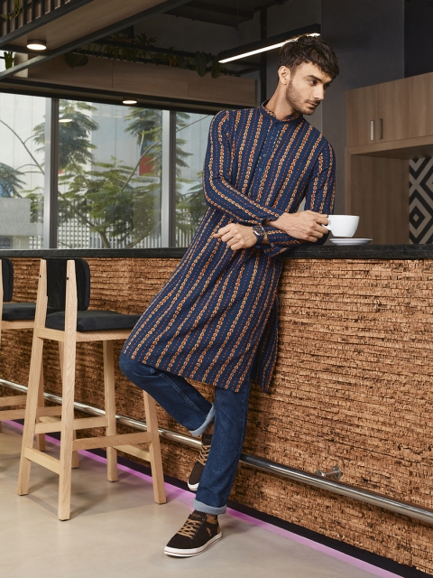 Manu Men Navy Blue & Red Printed Straight Kurta