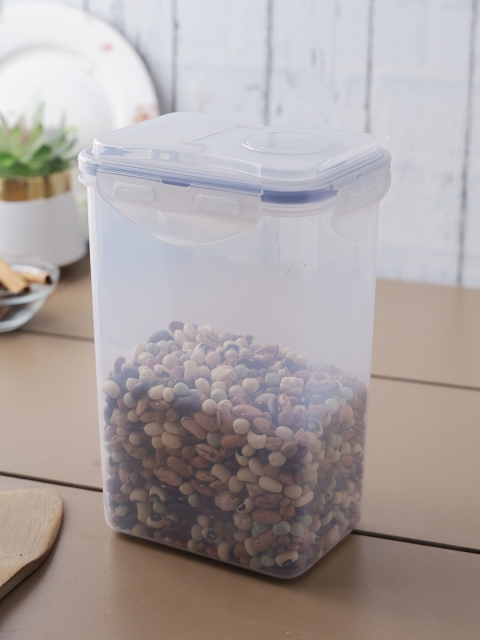 Lock & Lock Transparent Airtight Food Storage Container With Leakproof Flip Lid 1.3 L
Lock & Lock Transparent Airtight Food Storage Container With Leakproof Flip Lid 1.3 L