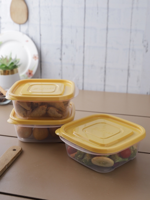 Lock & Lock Set Of 3 Transparent Easy Lock Plastic Food Storage Container With Lid 610 Ml
Lock & Lock Set Of 3 Transparent Easy Lock Plastic Food Storage Container With Lid 610 Ml