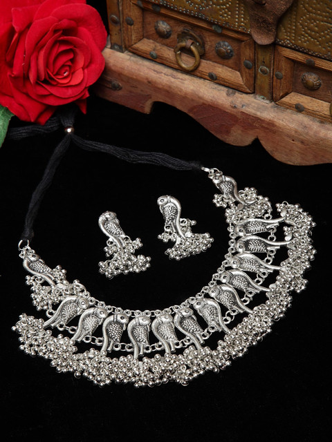 Moedbuille Silver-Toned Tasselled Handcrafted Oxidised Jewellery Set 
Moedbuille Silver-Toned Tasselled Handcrafted Oxidised Jewellery Set