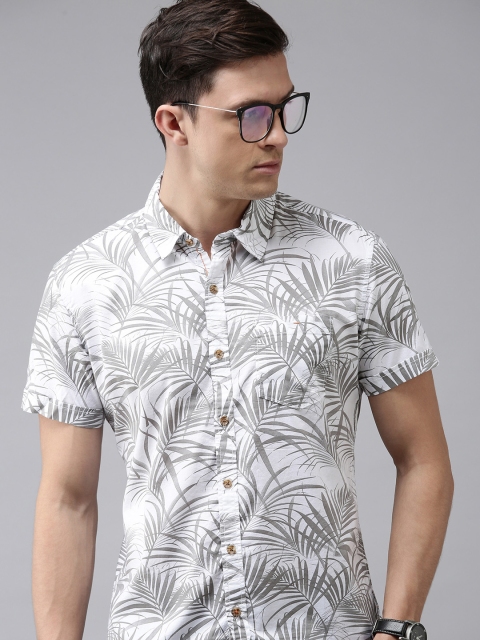 BEAT LONDON by PEPE JEANS Men White Slim Fit Tropical Printed Pure Cotton Casual Shirt
BEAT LONDON by PEPE JEANS Men White Slim Fit Tropical Printed Pure Cotton Casual Shirt