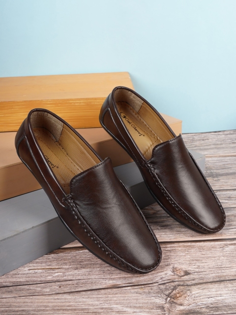 Get Glamr Men Brown Textured Loafers