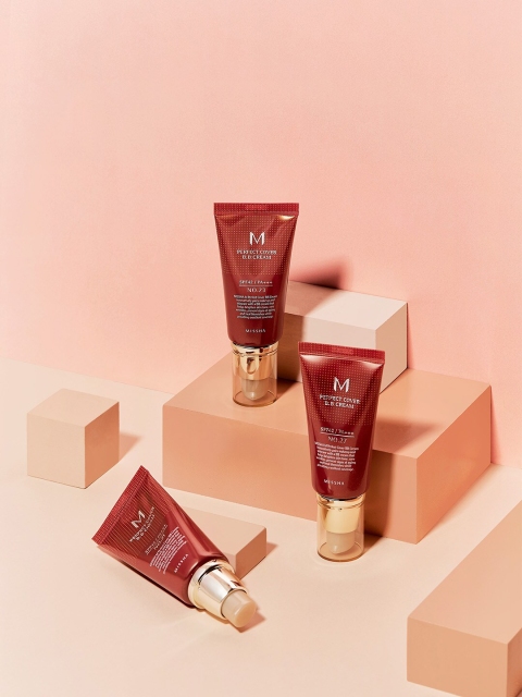 MISSHA M Perfect Cover Fresh Skin Hydrating BB Cream SPF 42 - No. 31 Golden Beige, Black
MISSHA M Perfect Cover Fresh Skin Hydrating BB Cream SPF 42 - No. 31 Golden Beige, Black