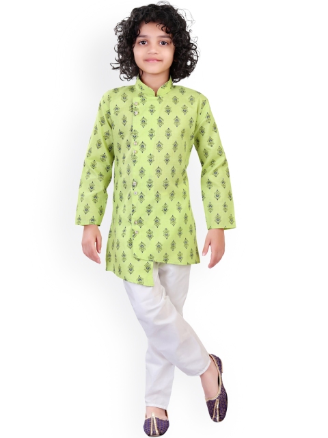 Nakshi by Yug Boys Green Ethnic Motifs Printed Angrakha Pure Cotton Kurta with Pyjamas
Nakshi by Yug Boys Green Ethnic Motifs Printed Angrakha Pure Cotton Kurta with Pyjamas