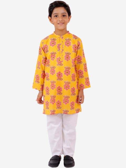 Chipbeys Boys Yellow & White Ethnic Motifs Printed Regular Pure Cotton Kurta with Pyjamas
Chipbeys Boys Yellow & White Ethnic Motifs Printed Regular Pure Cotton Kurta with Pyjamas