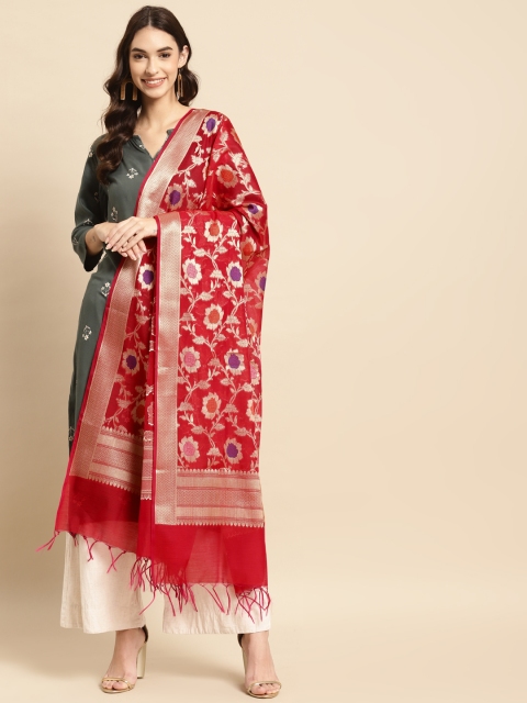 Banarasi Style Red & Gold-Toned Floral Woven Design Cotton Silk Dupatta with Thread Work
Banarasi Style Red & Gold-Toned Floral Woven Design Cotton Silk Dupatta with Thread Work