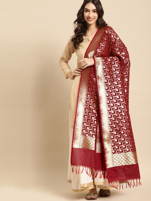 Banarasi Style Red & Gold-Toned Ethnic Motifs Woven Design Art Silk Dupatta with Thread Work
Banarasi Style Red & Gold-Toned Ethnic Motifs Woven Design Art Silk Dupatta with Thread Work