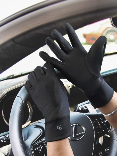SWISS MILITARY Black & Navy Blue Set of 2 Reusable Anti-Bacterial Gloves & 4 Ply Face Mask
SWISS MILITARY Black & Navy Blue Set of 2 Reusable Anti-Bacterial Gloves & 4 Ply Face Mask