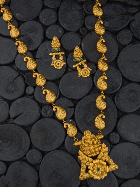 Alankruthi Gold-Plated & Green Stones-Studded Mango Motif Lakshmi Flower Long Hara Jewellery Set
Alankruthi Gold-Plated & Green Stones-Studded Mango Motif Lakshmi Flower Long Hara Jewellery Set