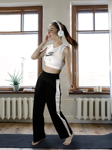 Nike Women White & Purple Brand Logo Printed Lightly Padded AS W NK AIR DF SWSH HN MSH Bra
Nike Women White & Purple Brand Logo Printed Lightly Padded AS W NK AIR DF SWSH HN MSH Bra