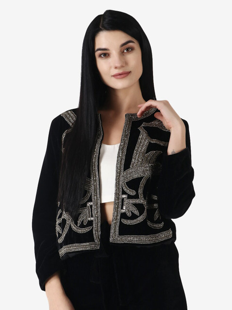 Diwaah Women Black Embellished Velvet Clothing Set
Diwaah Women Black Embellished Velvet Clothing Set